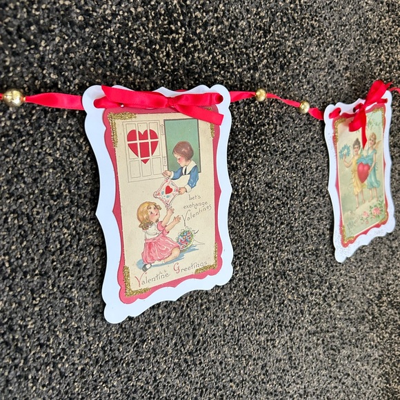 Vintage repurposed, valentine garland - Picture 4 of 9